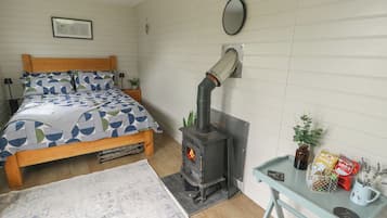 1 bedroom, individually decorated, individually furnished, free WiFi