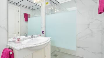 Doccia, asciugacapelli, asciugamani