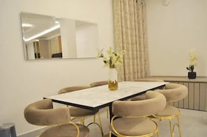 Superior Apartment, Balcony, City View | Dining room