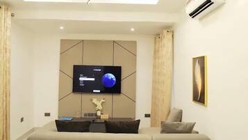 Superior Apartment, Balcony, City View | Living area