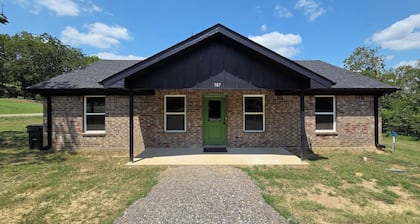 Delightful 3-bedroom house with AC in Atoka