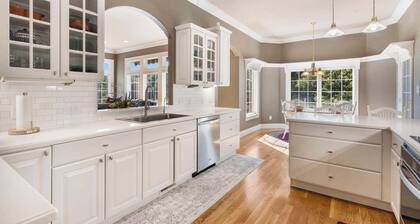 Highlands Lakeside Retreat, On Loch Lomond