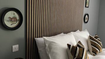 Deluxe Double Room | Desk, iron/ironing board, free WiFi