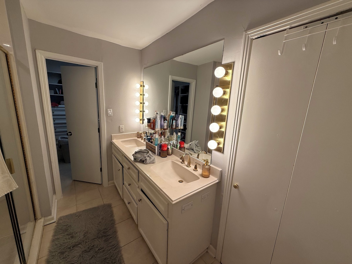 Photo 11 of Charming 3-bedroom house in the medical center close to NRG