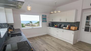 Dishwasher, cookware/dishes/utensils