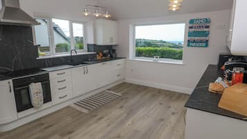 Dishwasher, cookware/dishes/utensils