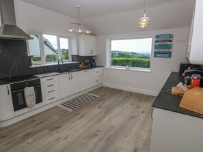 Opvaskemaskine, køkkentøj/tallerkener/redskaber