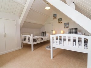 Cottage | 3 bedrooms, individually decorated, individually furnished, free WiFi - St Marys (Penzance)