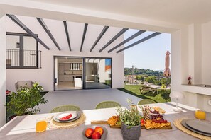 تناول الطعام بالخارج