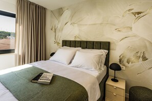 3 عدّة غرف نوم ومكتب ومكواة/لوح كي وسرير سفر