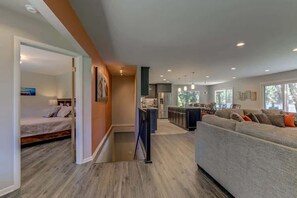 7 bedrooms, desk, iron/ironing board, travel cot