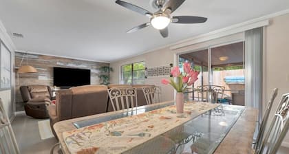 5 mins to the beach! Pet Friendly & BBQ Grill!