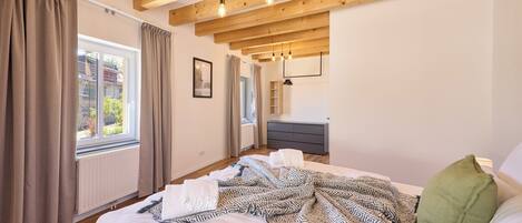 2 habitaciones, tabla de planchar con plancha y cuna de viaje