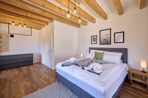 2 slaapkamers, een strijkplank/strijkijzer, reisbedje, gratis wifi
