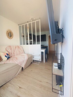 Iron/ironing board, WiFi