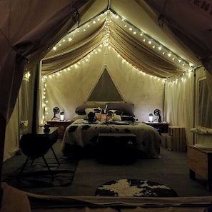 1 bedroom, bed sheets