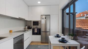 Refrigerador, microondas, horno, placa de cocina