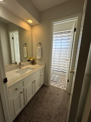 Hårføner, håndklær, såpe og toalettpapir