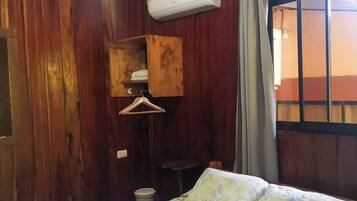 1 habitación, wifi y ropa de cama