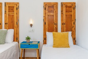 4 bedrooms, iron/ironing board, bed sheets