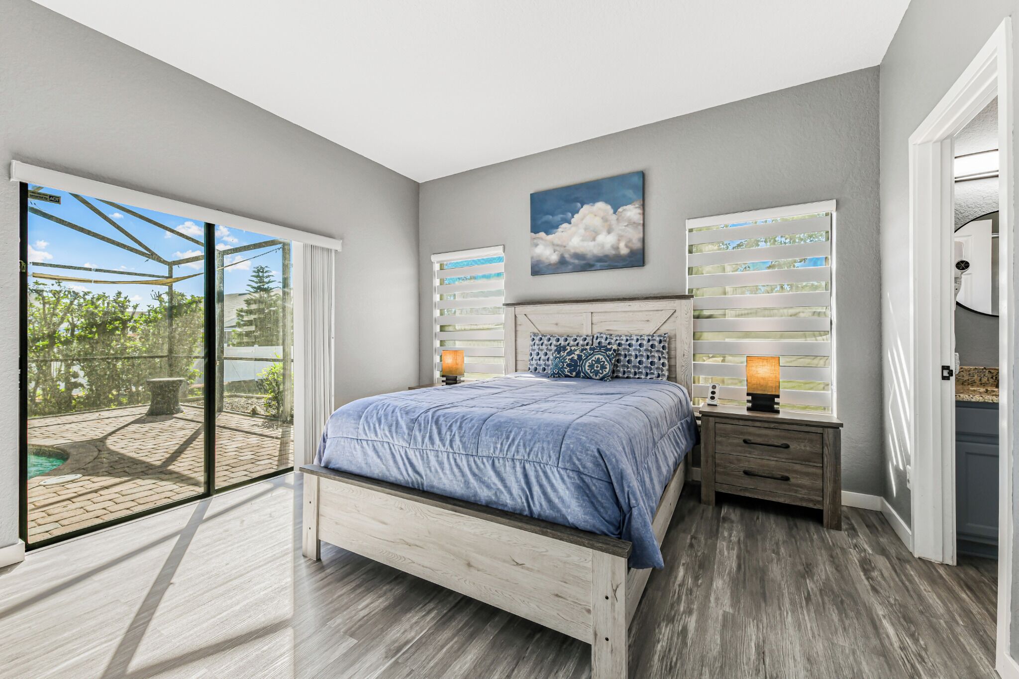 4 habitaciones, tabla de planchar con plancha, wifi y ropa de cama 