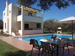 Outdoor pool - Ilos Villa, Pirgos-Villas, 300m From The Beach (Platanias)