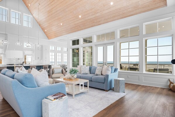 House (6 Bedrooms) | Interior