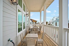 House (5 Bedrooms) | Interior