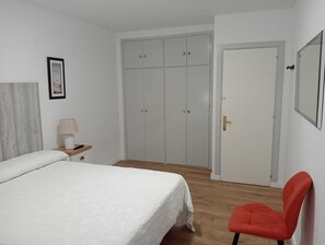 3 chambres, fer et planche à repasser, accès Internet, draps fournis