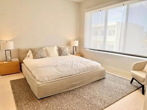 3 slaapkamers, een strijkplank/strijkijzer, reisbedje, gratis wifi