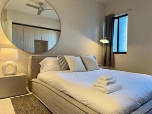 1 bedroom, iron/ironing board, travel cot, free WiFi - New build - 1bd - Gated - Pool Beach and Gym access - Quiet Area (Nassau)