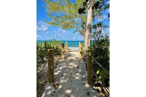 New 1bd Gated Pool Beach and Gym access