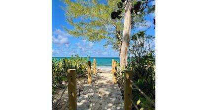 New luxury 1bd - Gated - Pool, Beach and Gym access - Quiet and Relaxing