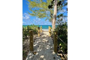 Beach - New 1bd - Gated - Pool Beach and Gym access - High speed internet (Nassau)