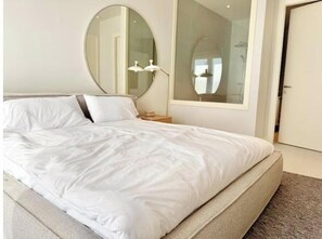 3 quartos, ferros/tábuas de passar roupa, berço de viagem