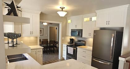 Elegant 5-bedroom house in Sioux Center near Dordt University and downtown.