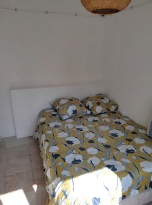 3 chambres, fer et planche à repasser, Wi-Fi, draps fournis