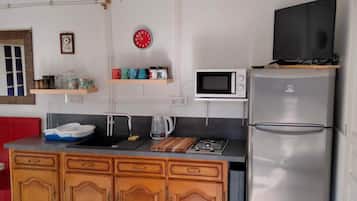 KĂŒhlschrank, Mikrowelle, Ofen, Herdplatte