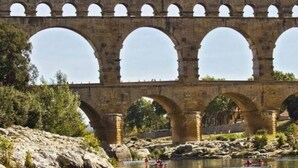 A stone bridge with multiple arches over a river. - Romantic room for a romantic getaway in the Gard region of France (Sernhac)