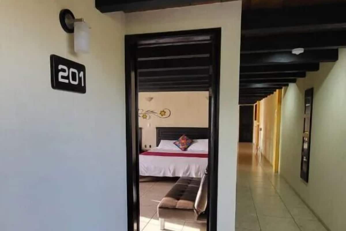 Superior Room, Patio, City View | Meja, ruang kerja komputer riba, langsir/tirai gelap terus