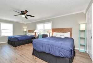 3 bedrooms, iron/ironing board, WiFi, bed sheets