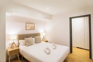 3 habitaciones, tabla de planchar con plancha, internet y ropa de cama 