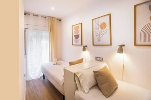 3 habitaciones, tabla de planchar con plancha, internet y ropa de cama 