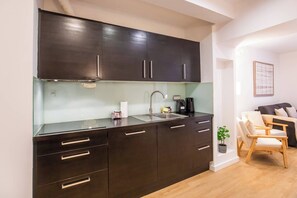 Kühlschrank, Mikrowelle, Ofen, Geschirrspüler