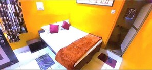 Desk, free WiFi