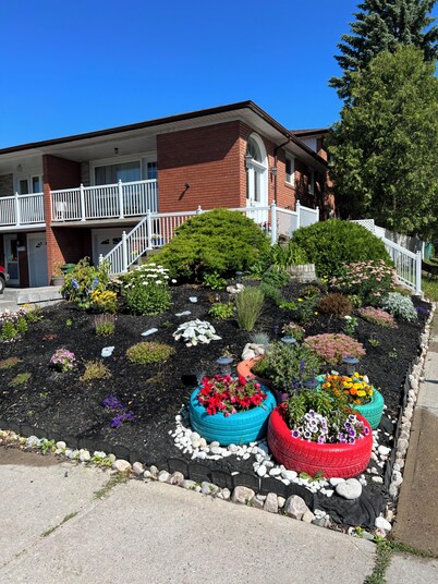 Beautiful Fully Furnished Two Bedrooms - Basement Apartment