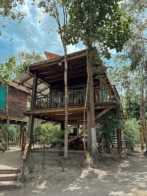 Cabin, partial lagoon view | Kostenloses WLAN, Bettwäsche
