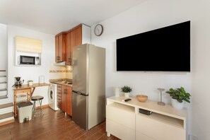 Fridge, microwave, stovetop, coffee/tea maker - Maspalomas green oasis (San Bartolomé de Tirajana)