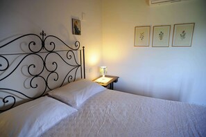 1 bedroom, in-room safe, WiFi, bed sheets