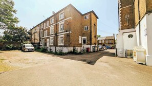 Unclassified image, 4 of 10, button